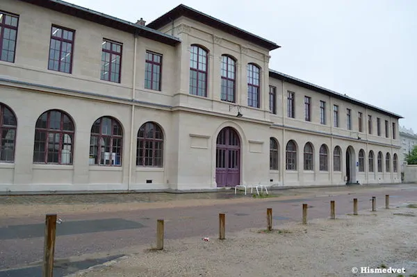 1280px-Le_bâtiment_Blin